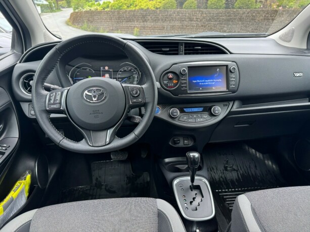 toyota-yaris-elektrisitetbensin-2019-big-7