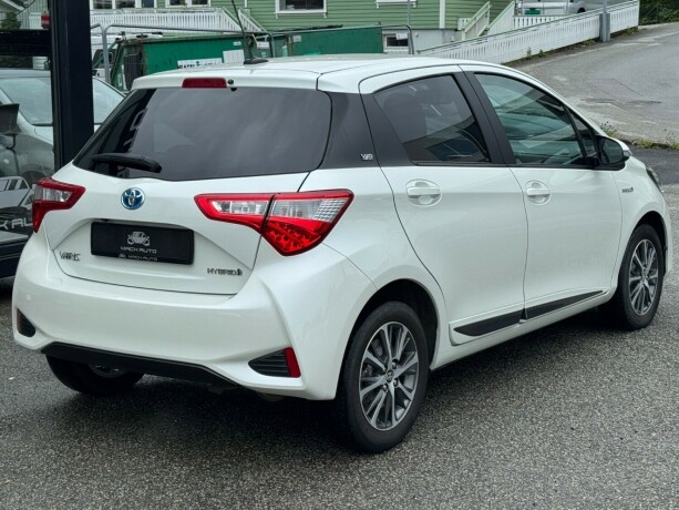 toyota-yaris-elektrisitetbensin-2019-big-4