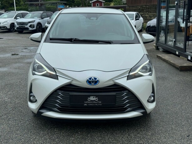 toyota-yaris-elektrisitetbensin-2019-big-1