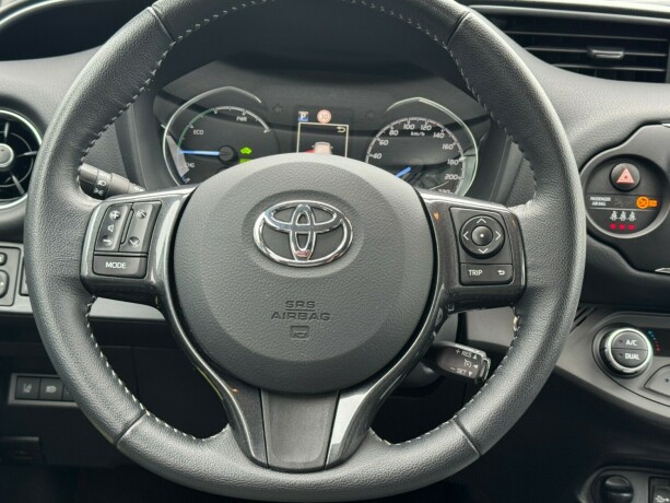 toyota-yaris-elektrisitetbensin-2019-big-12