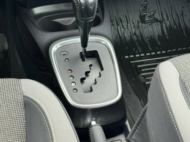toyota-yaris-elektrisitetbensin-2019-big-10