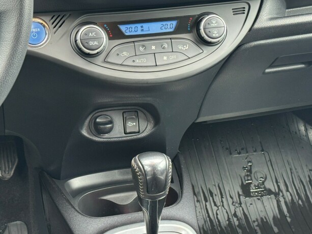 toyota-yaris-elektrisitetbensin-2019-big-9
