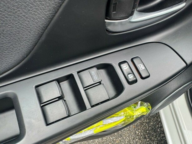 toyota-yaris-elektrisitetbensin-2019-big-16