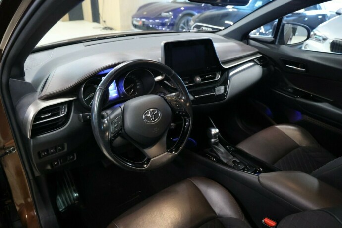 toyota-c-hr-elektrisitetbensin-2017-big-5