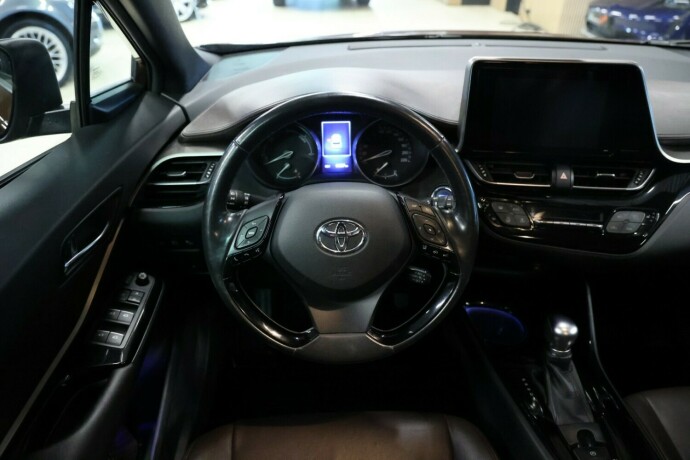 toyota-c-hr-elektrisitetbensin-2017-big-10