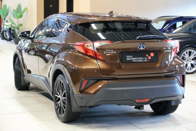 toyota-c-hr-elektrisitetbensin-2017-big-1