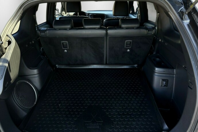mitsubishi-outlander-elektrisitetbensin-2019-big-6