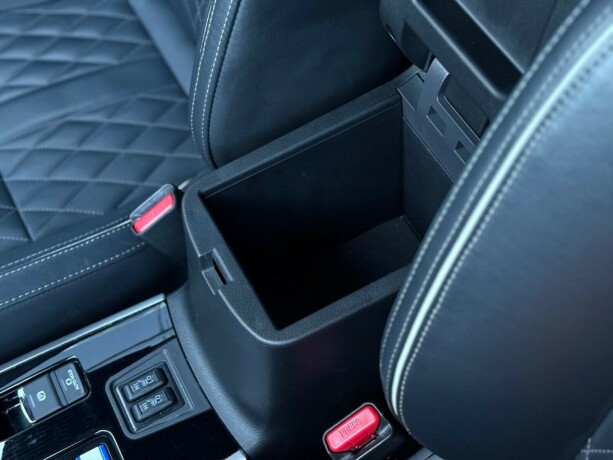 mitsubishi-outlander-elektrisitetbensin-2019-big-24
