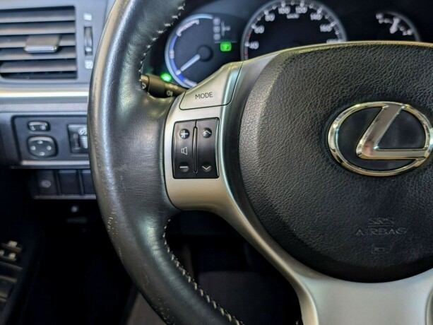 lexus-ct200h-bensin-2012-big-24