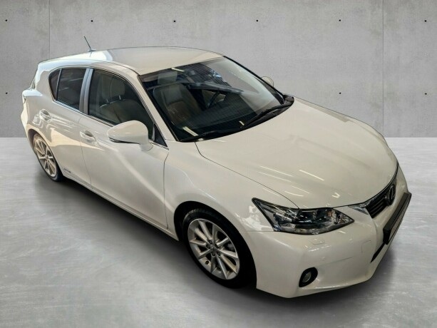 lexus-ct200h-bensin-2012-big-5
