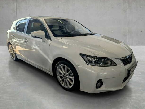 lexus-ct200h-bensin-2012-big-1