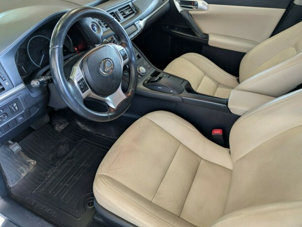 lexus-ct200h-bensin-2012-big-20
