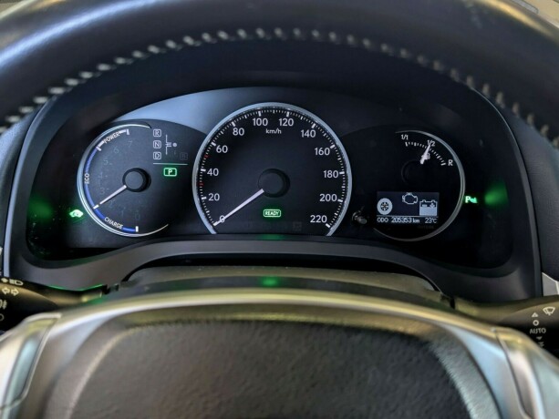 lexus-ct200h-bensin-2012-big-16