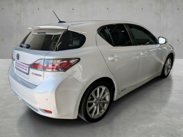 lexus-ct200h-bensin-2012-big-3