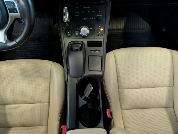lexus-ct200h-bensin-2012-big-19