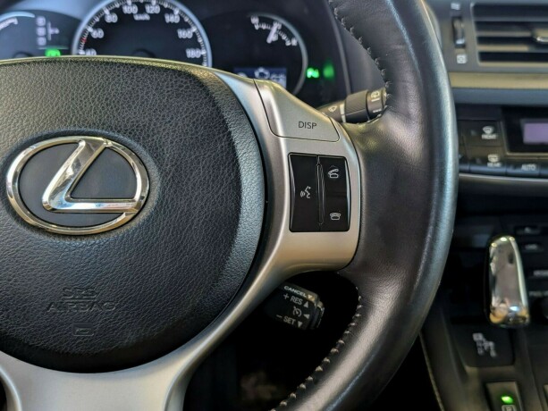lexus-ct200h-bensin-2012-big-25