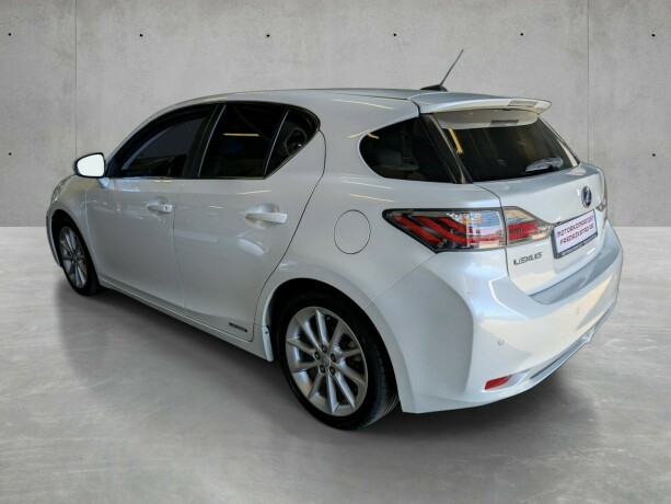 lexus-ct200h-bensin-2012-big-2