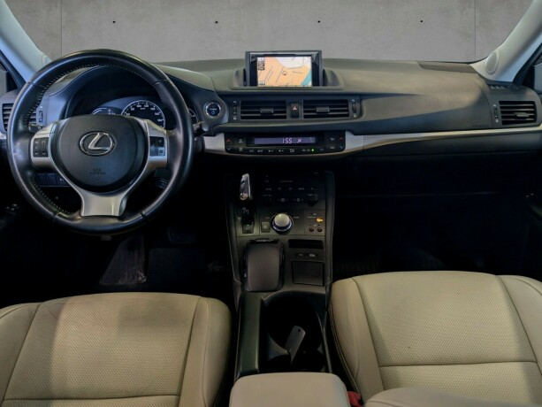 lexus-ct200h-bensin-2012-big-13