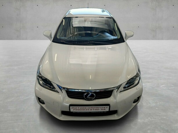 lexus-ct200h-bensin-2012-big-9