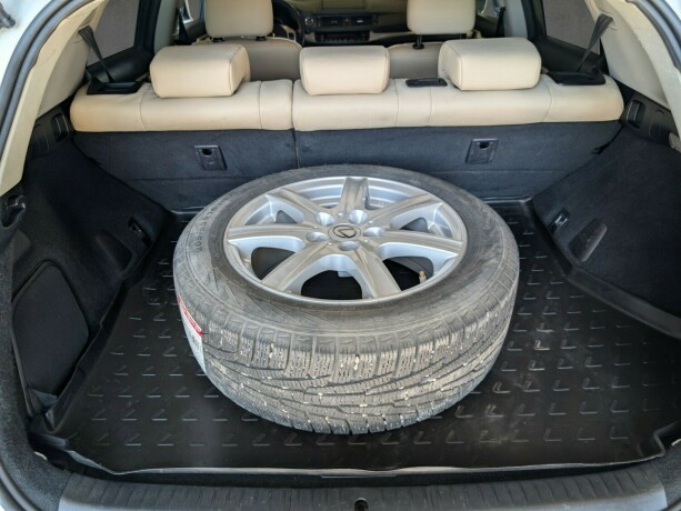 lexus-ct200h-bensin-2012-big-26
