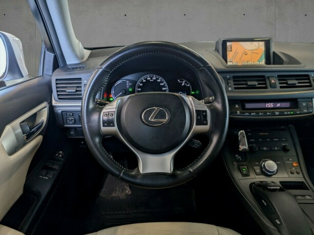 lexus-ct200h-bensin-2012-big-14