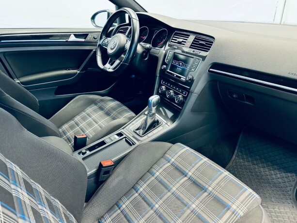 volkswagen-golf-elektrisitetbensin-2016-big-24