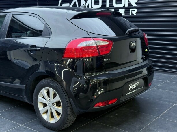 kia-rio-bensin-2013-big-5