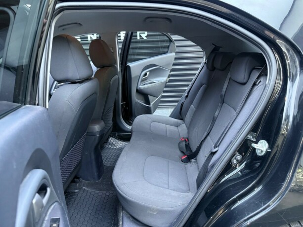 kia-rio-bensin-2013-big-29