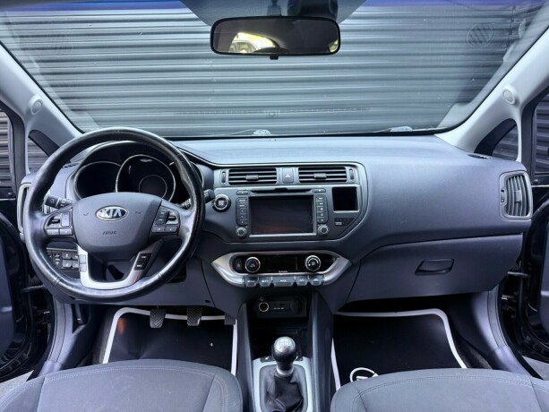 kia-rio-bensin-2013-big-9