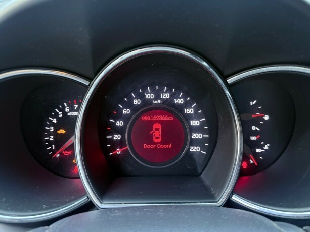 kia-rio-bensin-2013-big-18