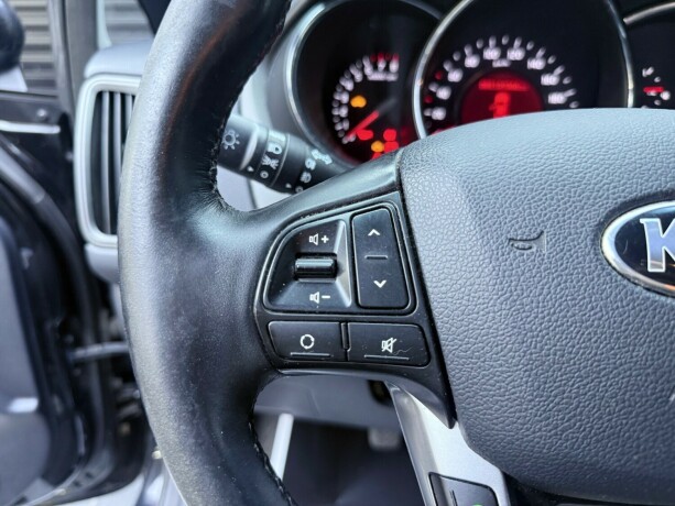 kia-rio-bensin-2013-big-14