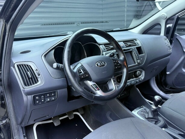 kia-rio-bensin-2013-big-10