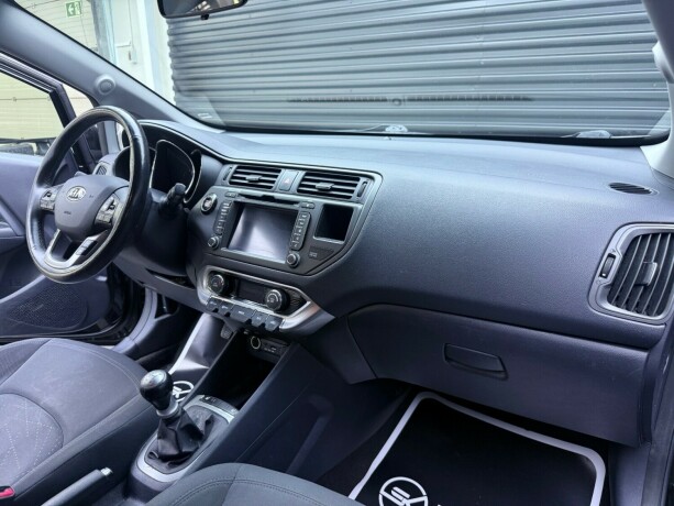 kia-rio-bensin-2013-big-11