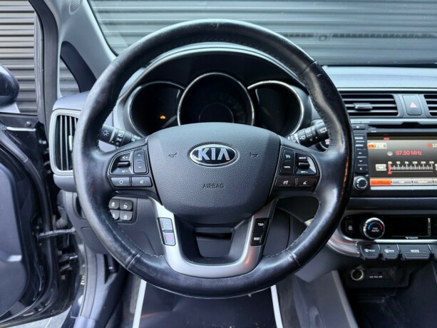 kia-rio-bensin-2013-big-13