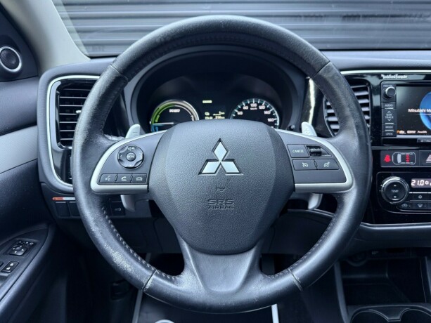 mitsubishi-outlander-elektrisitetbensin-2015-big-12