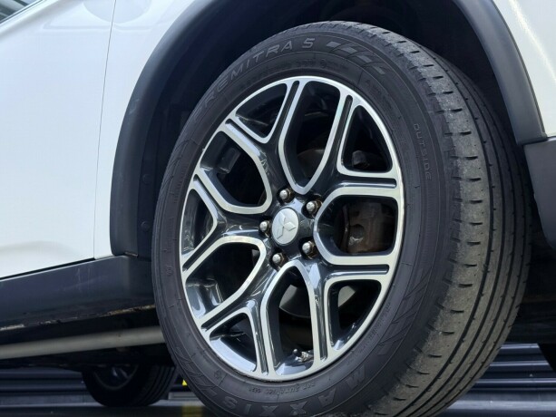 mitsubishi-outlander-elektrisitetbensin-2015-big-7