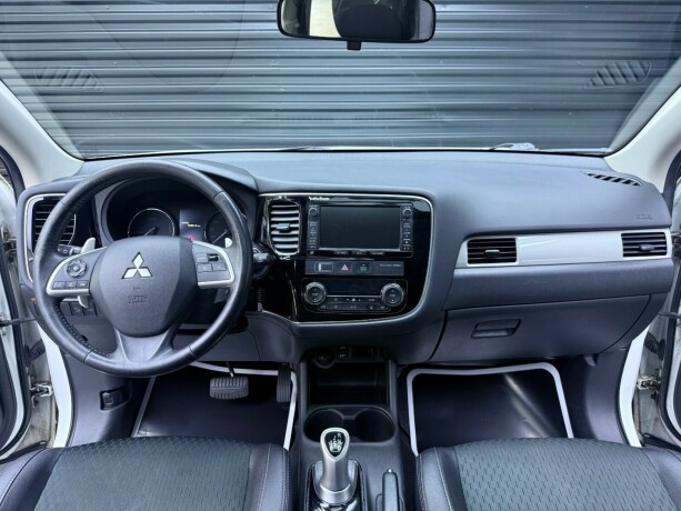 mitsubishi-outlander-elektrisitetbensin-2015-big-8