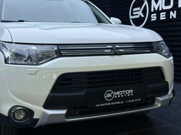 mitsubishi-outlander-elektrisitetbensin-2015-big-3