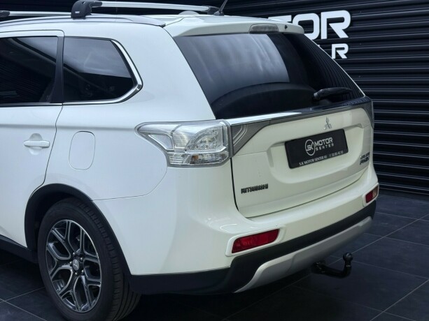 mitsubishi-outlander-elektrisitetbensin-2015-big-5