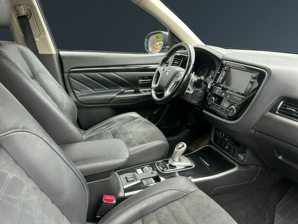 mitsubishi-outlander-elektrisitetbensin-2017-big-11
