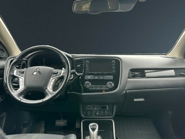 mitsubishi-outlander-elektrisitetbensin-2017-big-10