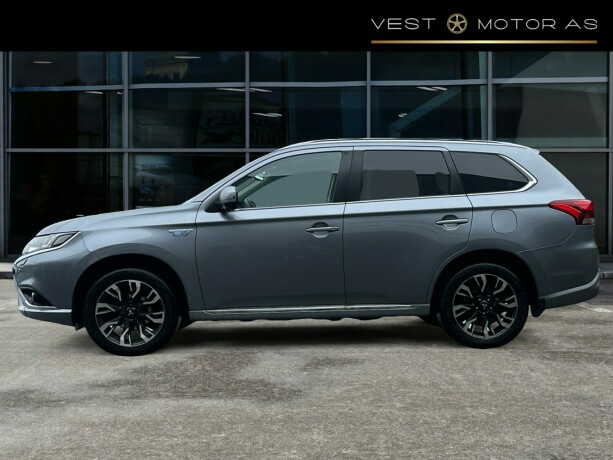 mitsubishi-outlander-elektrisitetbensin-2017-big-3