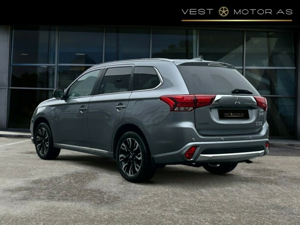 mitsubishi-outlander-elektrisitetbensin-2017-big-4