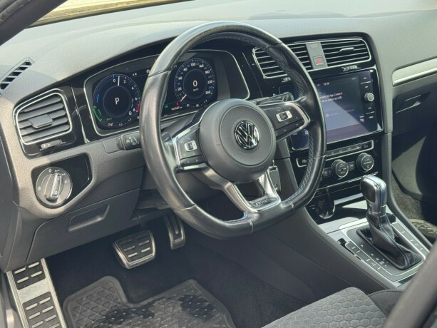 volkswagen-golf-elektrisitetbensin-2017-big-6