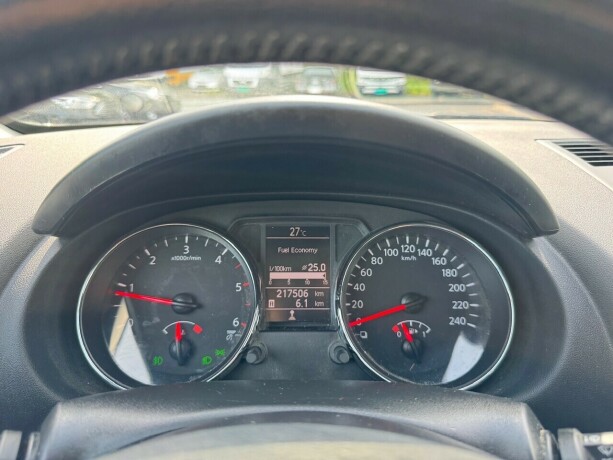 nissan-qashqai-diesel-2011-big-16