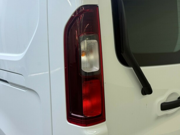 opel-vivaro-diesel-2018-big-6
