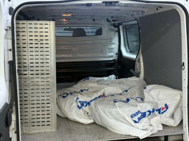 opel-vivaro-diesel-2018-big-26