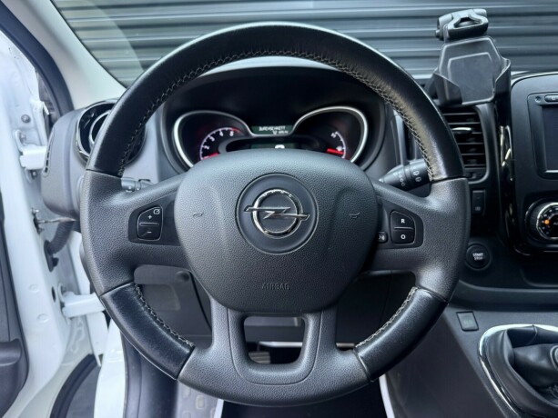 opel-vivaro-diesel-2018-big-9