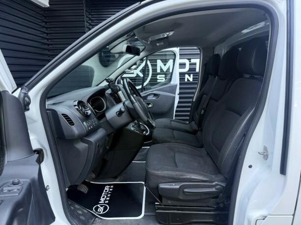 opel-vivaro-diesel-2018-big-20