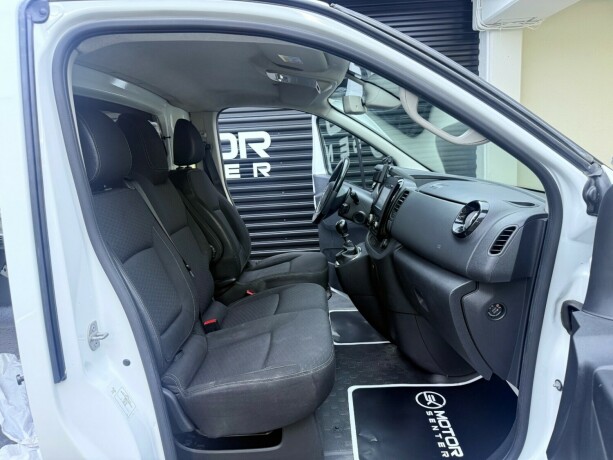 opel-vivaro-diesel-2018-big-21